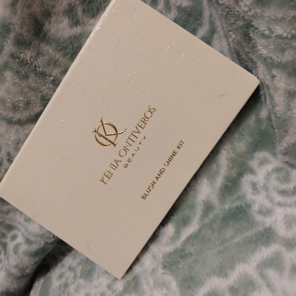Kenia Beauty Blush & Shine